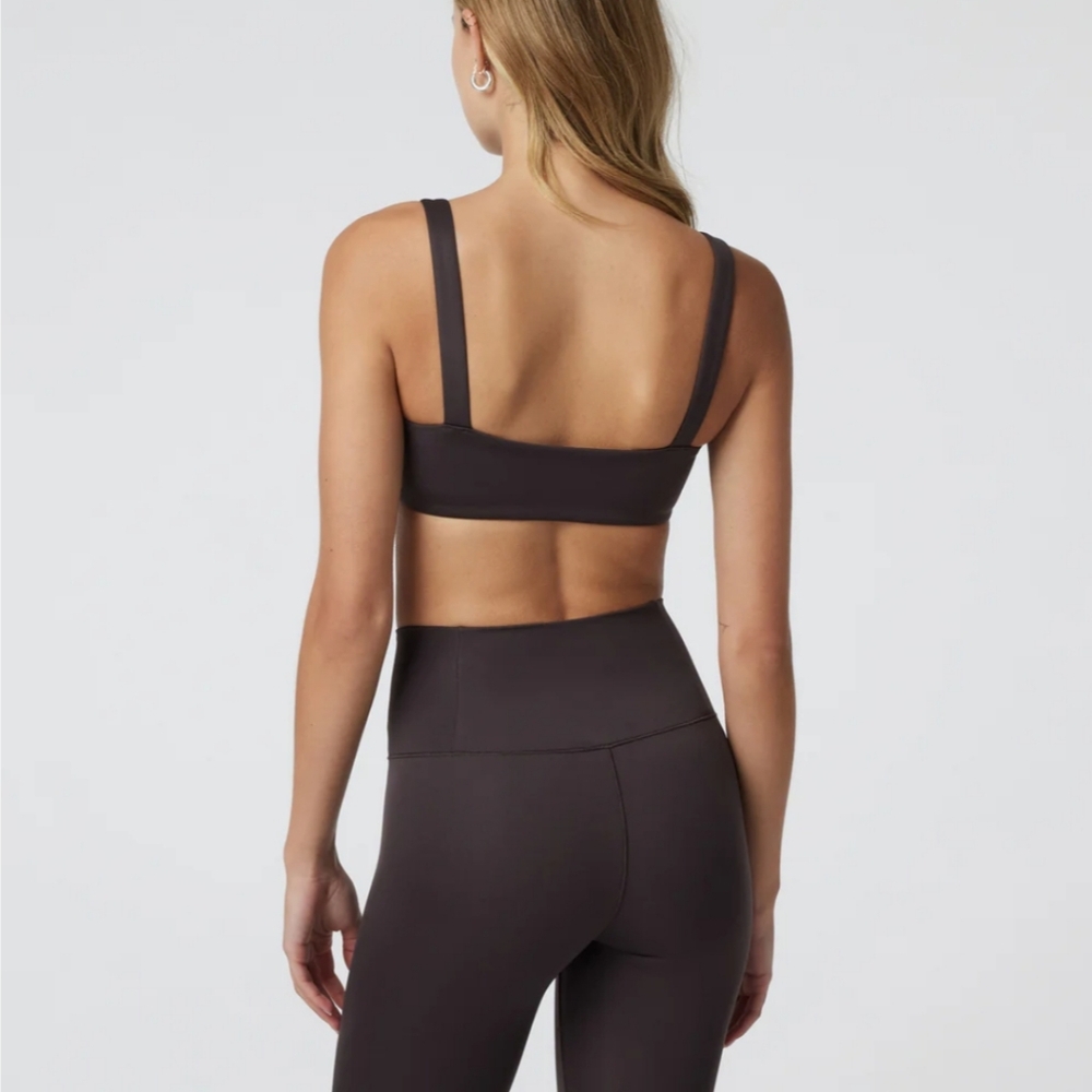 Vuori Evolve Bra Sangria Medium - Picture 2 of 6